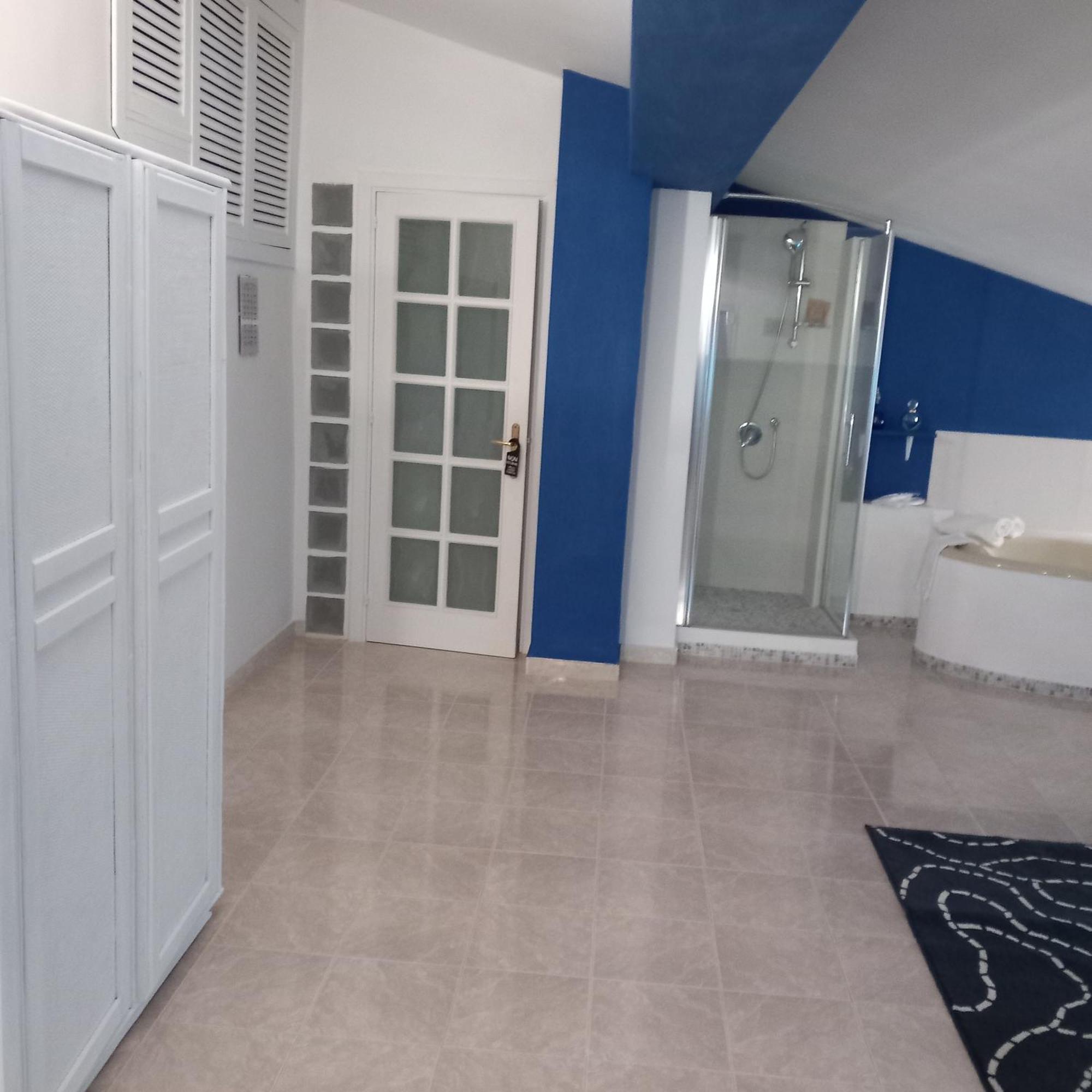 Wendy House Apartament Bari Bilik gambar